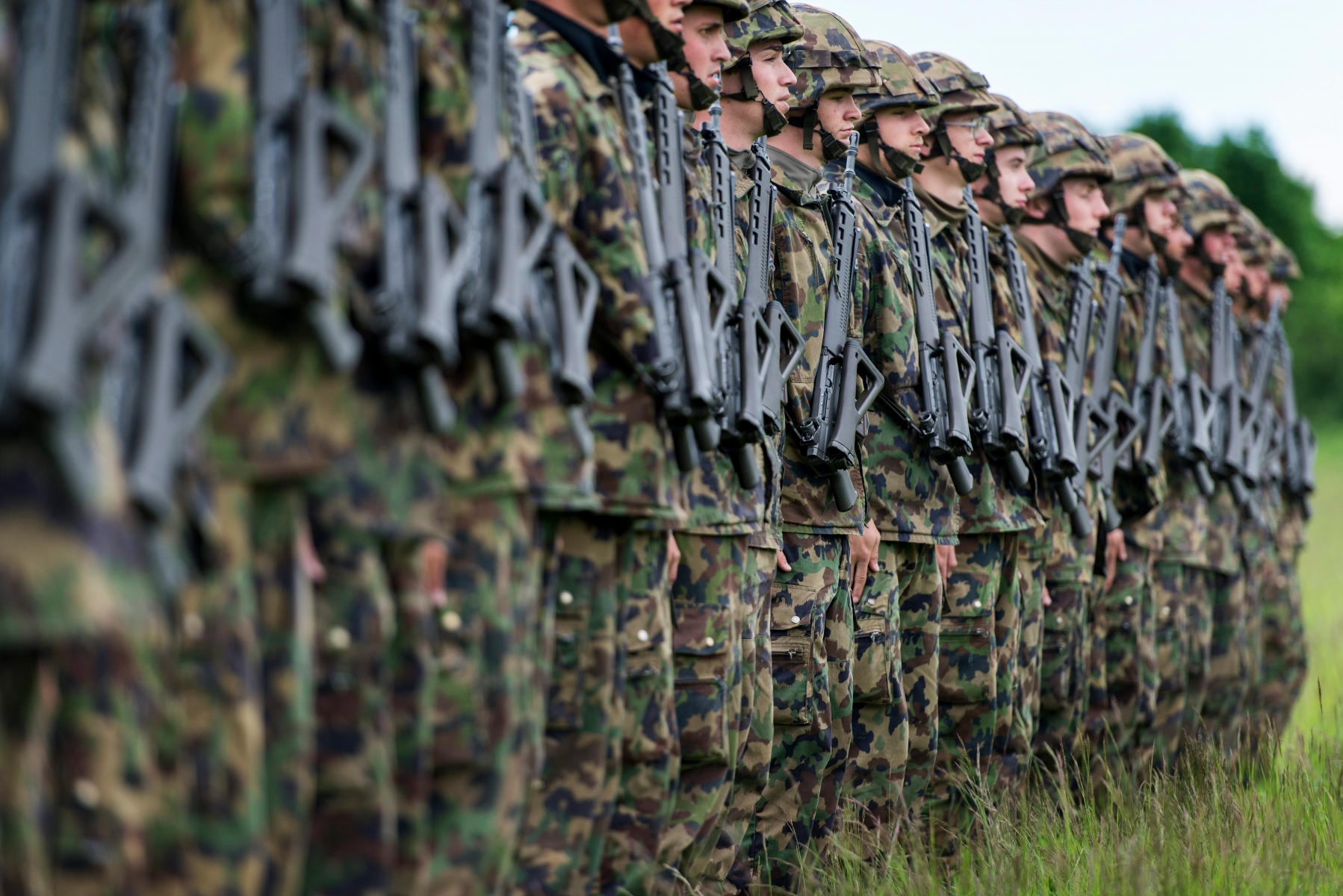 Le comité veut permettre "à la population suisse de décider si l'armée de milice doit être réduite de moitié ou pas." (Illustration)