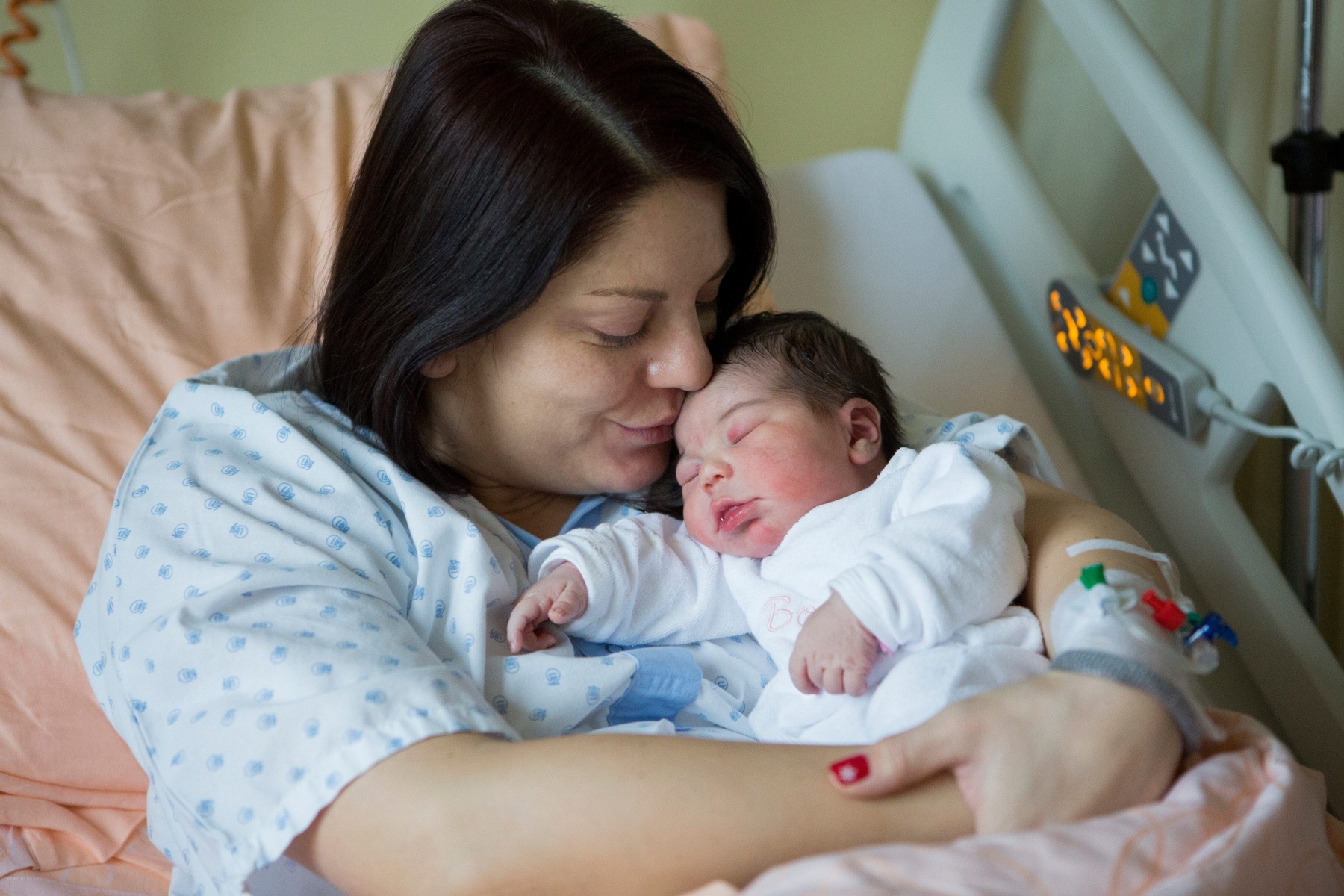 Nyon, samedi 2 janvier 2016

Premier bébé de l'an 2016 à l'hôpital de Nyon, Michaela Smidkova Da Costa avec sa fille Inês Smidkova Da Costa (née le 1er janvier 2016)



Sigfredo Haro Bébé de l'an, Nyon