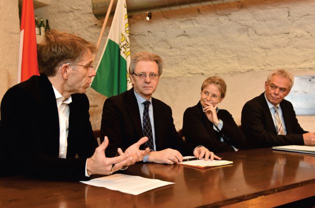 Olivier Mayor, Municipal nyonnais, Claude Ruey, président de Visions du Réel, Anne-Catherine Lyon, conseillère d'Etat et Gérald Crétigny, président du conseil régional Régionyon.