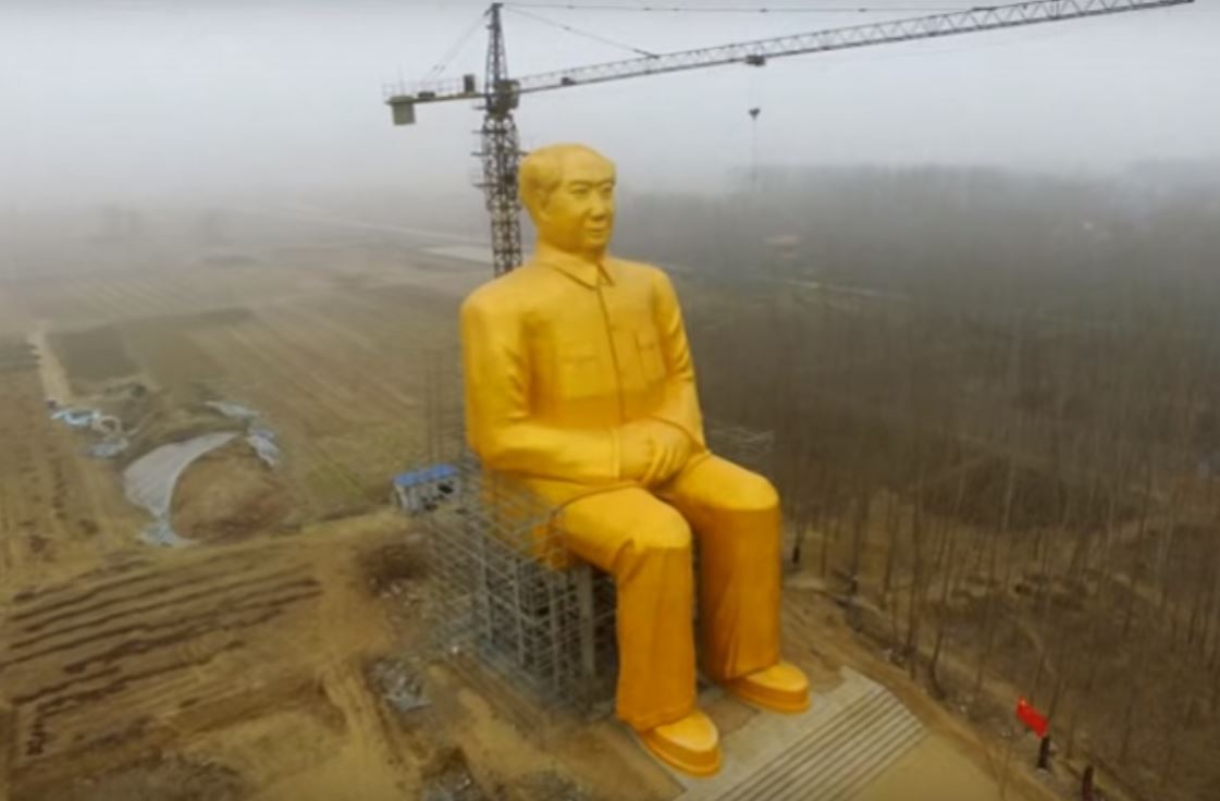 La statue, qui mesure 37 mètres de haut, suscite les critiques des internautes.
