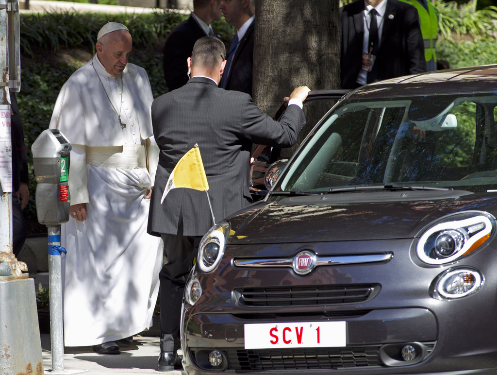Les fidèles américains avaient été séduits l'an passé par ce pape qui, aux pays des grosses voitures, avait préféré sillonner la ville en petite Fiat 500.