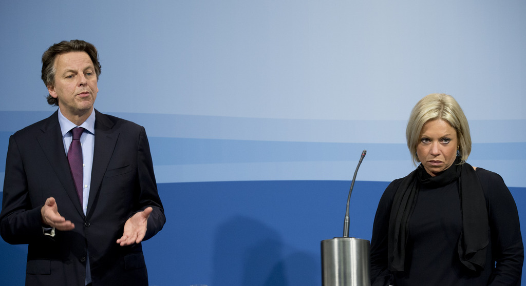 Le ministre des Affaires étrangères Bert Koenders et la ministre de la Défense Jeanine Hennis-Plasschaert ont expliqué, ce vendredi, la décision de participer aux frappes aériennes contre l'EI.