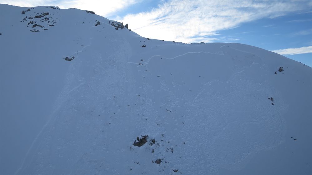 Le malheureux, parti seul, montait à 100 mètres derrière deux autres randonneurs quand l'avalanche s'est déclenchée.