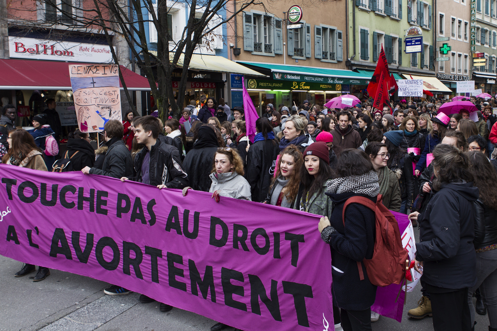 De part le monde, les manifestations pour le droit à l'avortement, réprimé par Donald Trump, font rage dans les rues.