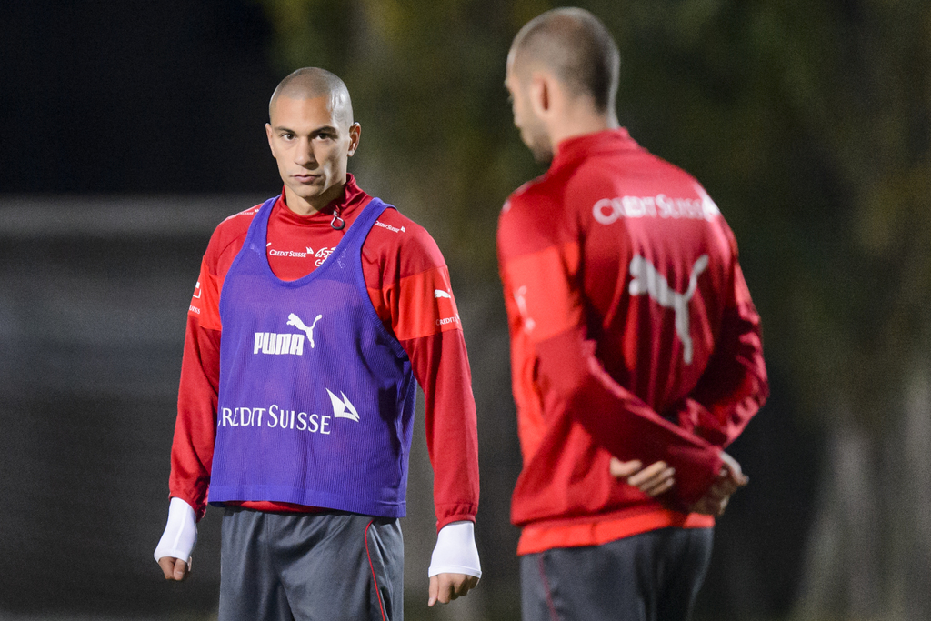 Le capitaine de l'équipe de Suisse, Gökhan Inler, a été écarté pour les prochains matchs.