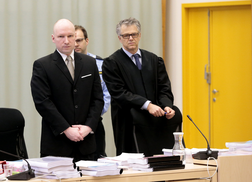 Les griefs de l'extrémiste de droite Breivik vont du café froid à l'isolement carcéral.