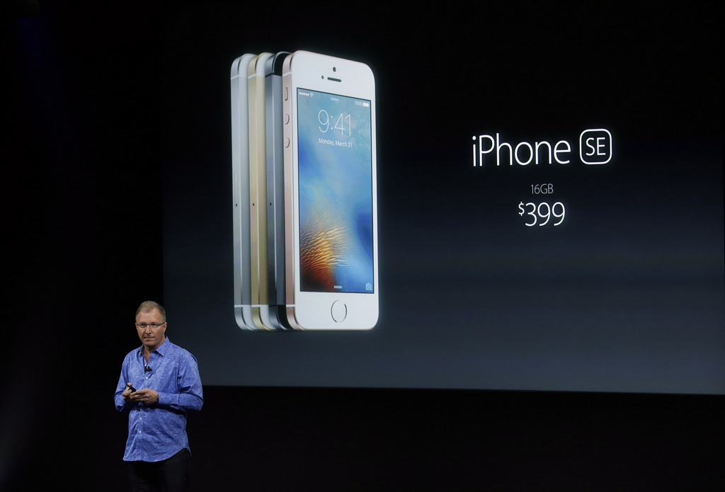 Greg Joswiak a présenté un nouvel iPhone lundi soir.