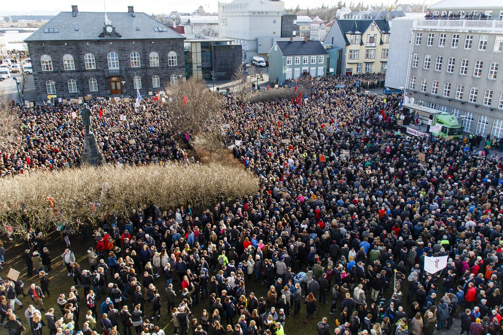 Lundi, la police avait compté 8000 personnes et les manifestants 22'000. 