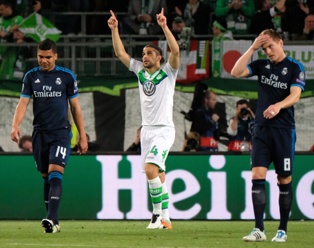 18e minute: Ricardo Rodriguez célèbre le premier but de Wolfsburg.