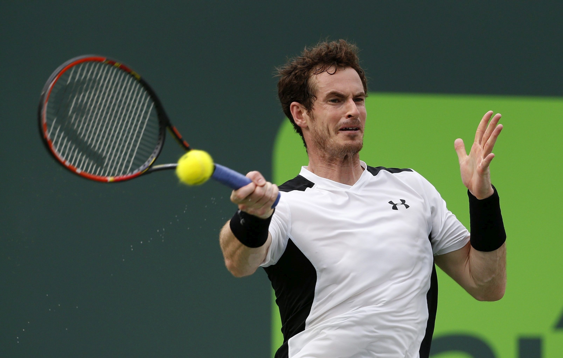 epa05234109 Andy Murray of Great Britain in action against Grigor Dimitrov of Bulgaria during their match at the Miami Open tennis tournament on Key Biscayne, Miami, Florida, USA, 28 March 2016.  EPA/RHONA WISE