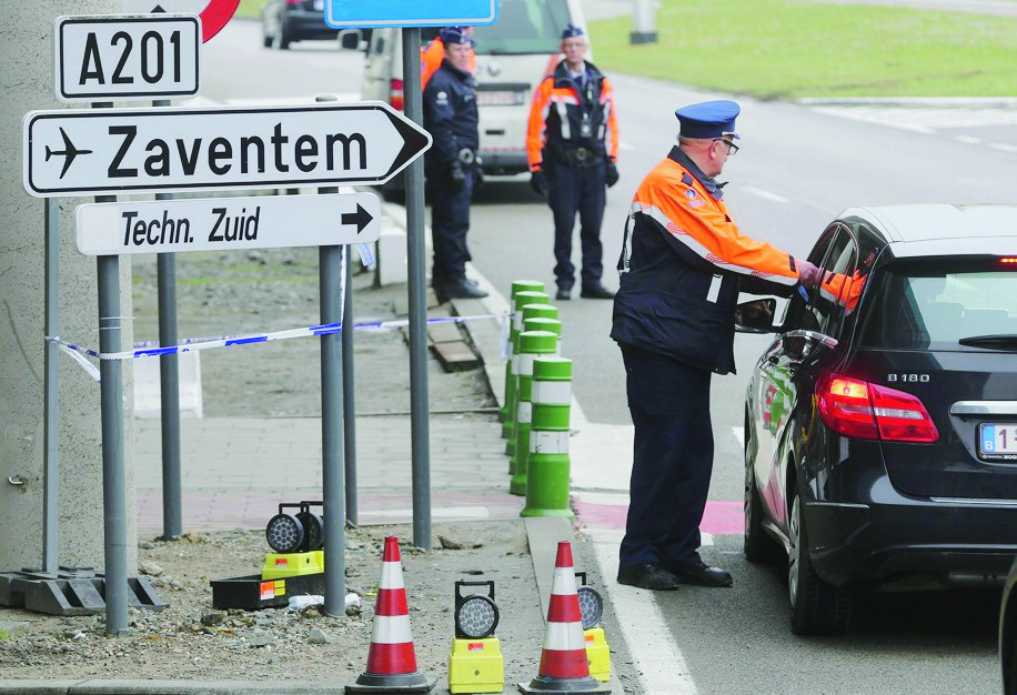 epa05237444 Police forces check vehicles at the entry to Brussels Zaventem airport in Brussels, Belgium, 31 March 2016. Airport authorities will annouce result of test run of 30 March that aimed at bringing operations at Zaventem airport back at 20 percent of its actual capacity. Operations were completely halted after the 22 March terrorist attacks at the airport and a metro station in downtown Brussels which claimed some 35 lives and injured hundreds.  EPA/OLIVIER HOSLET BRUSSELS TERROR ATTACKS  AFTERMATH