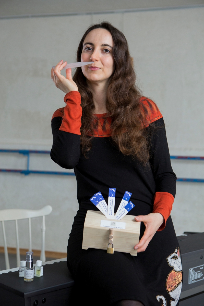 Prangins, jeudi 3 mars 2016
Portrait de Marie-Anouch Sarkissian à Prangins. Marie-Anouch Sarkissian a reconstitué des parfums de l’époque de Marie-Antoinette pour une exposition au Musée de Prangins

Sigfredo Haro