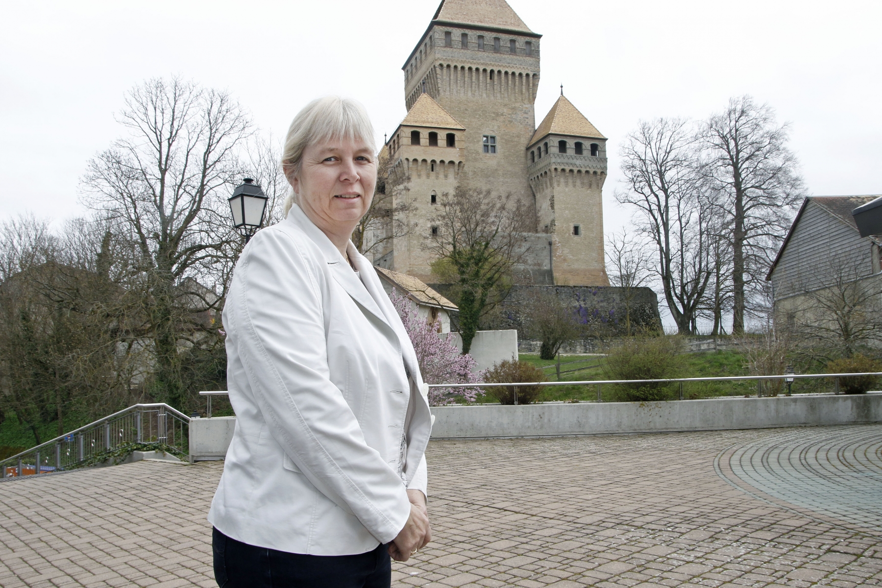 Anne-Catherine Ganshof, syndique, élue alors qu'elle n'a pas de passeport suisse.