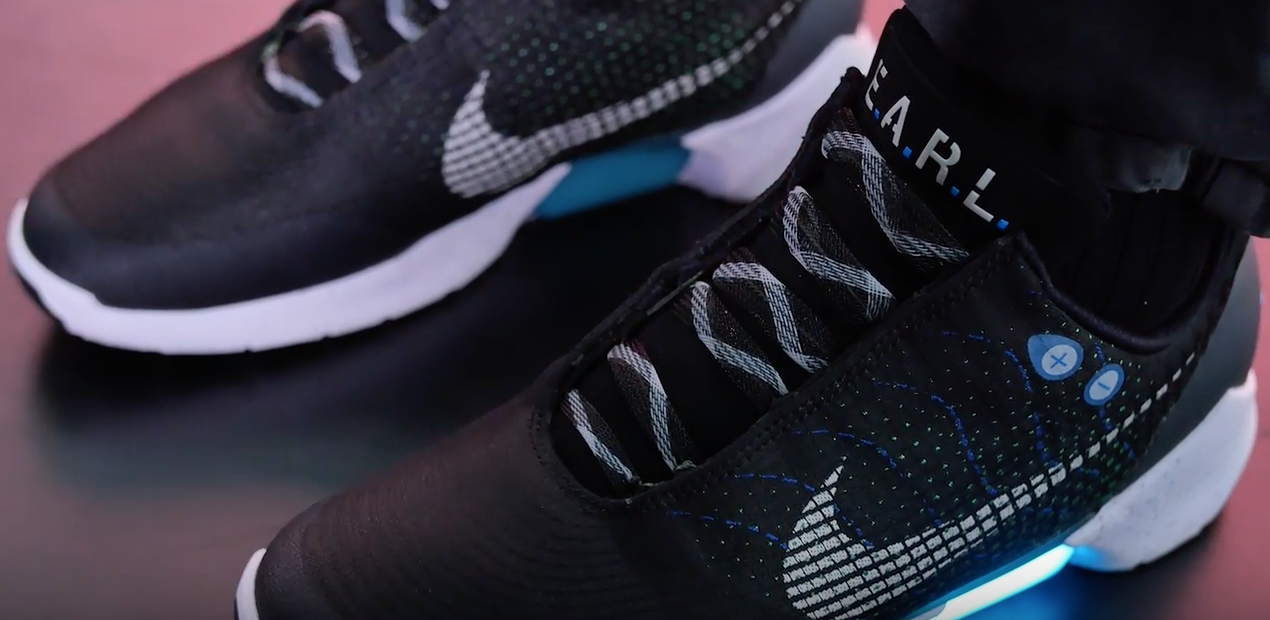 Nike lance la première self-racing shoe, dont la vente est prévue pour fin 2016.