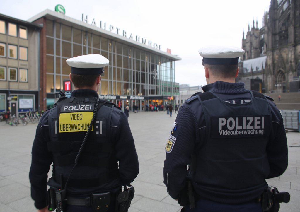 Le suspect ne figurait pas dans les banques de données policières, alors même qu'il était recherché.