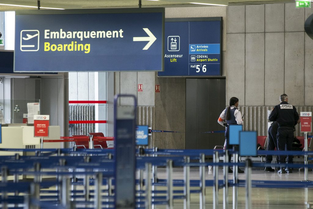 La France tient à minimiser les risques d'attentats en multipliant les mesures de sécurité dans ses aéroports.