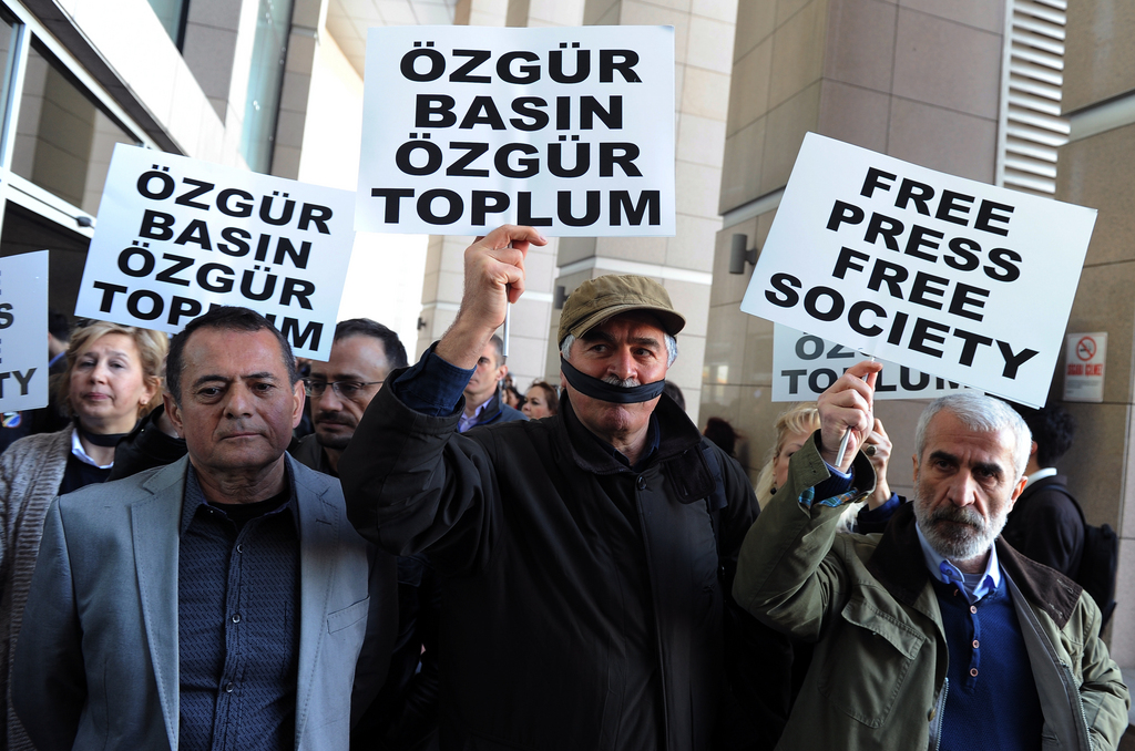 Des journalistes turcs avaient protesté devant la cour d'appel au début du mois, pour dénoncer le non-respect de la liberté d'expression.