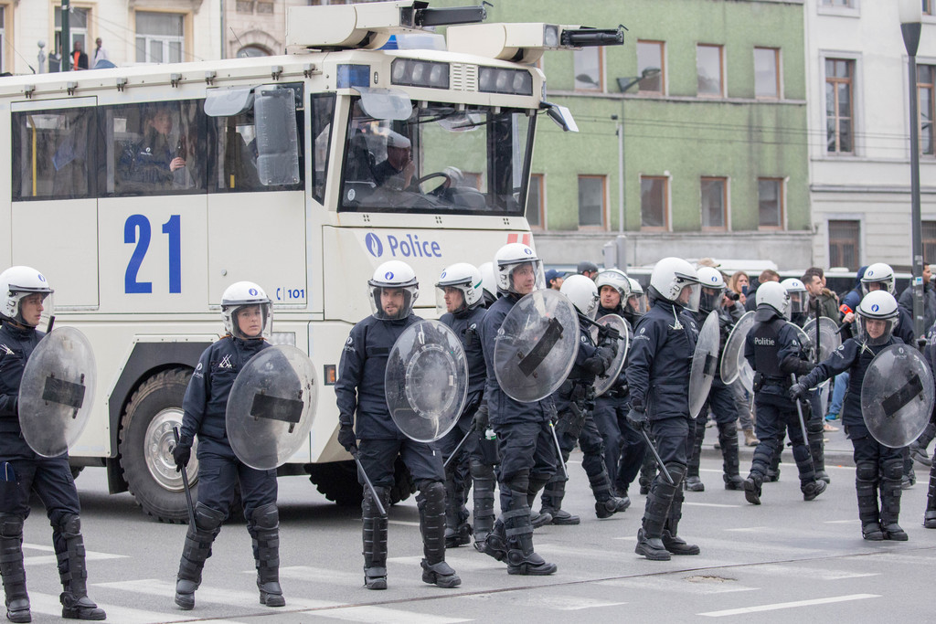 Des individus avaient jeté des pierres et des bouteilles en direction de la police et de la presse au moment de l'arrestation de Salah Abdeslam.