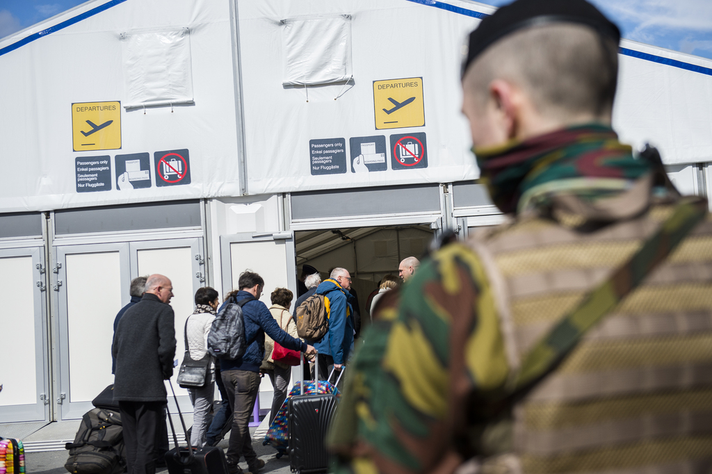 L'aéroport a rouvert le 3 avril avec des installations temporaires permettant d'assurer 20% du trafic normal au départ, une capacité qui a depuis été progressivement augmentée.