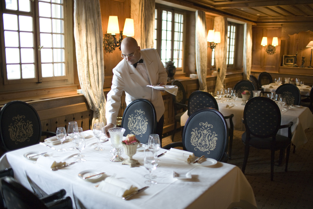 Les Suisses dépensent moins pour manger et boire hors de chez eux.