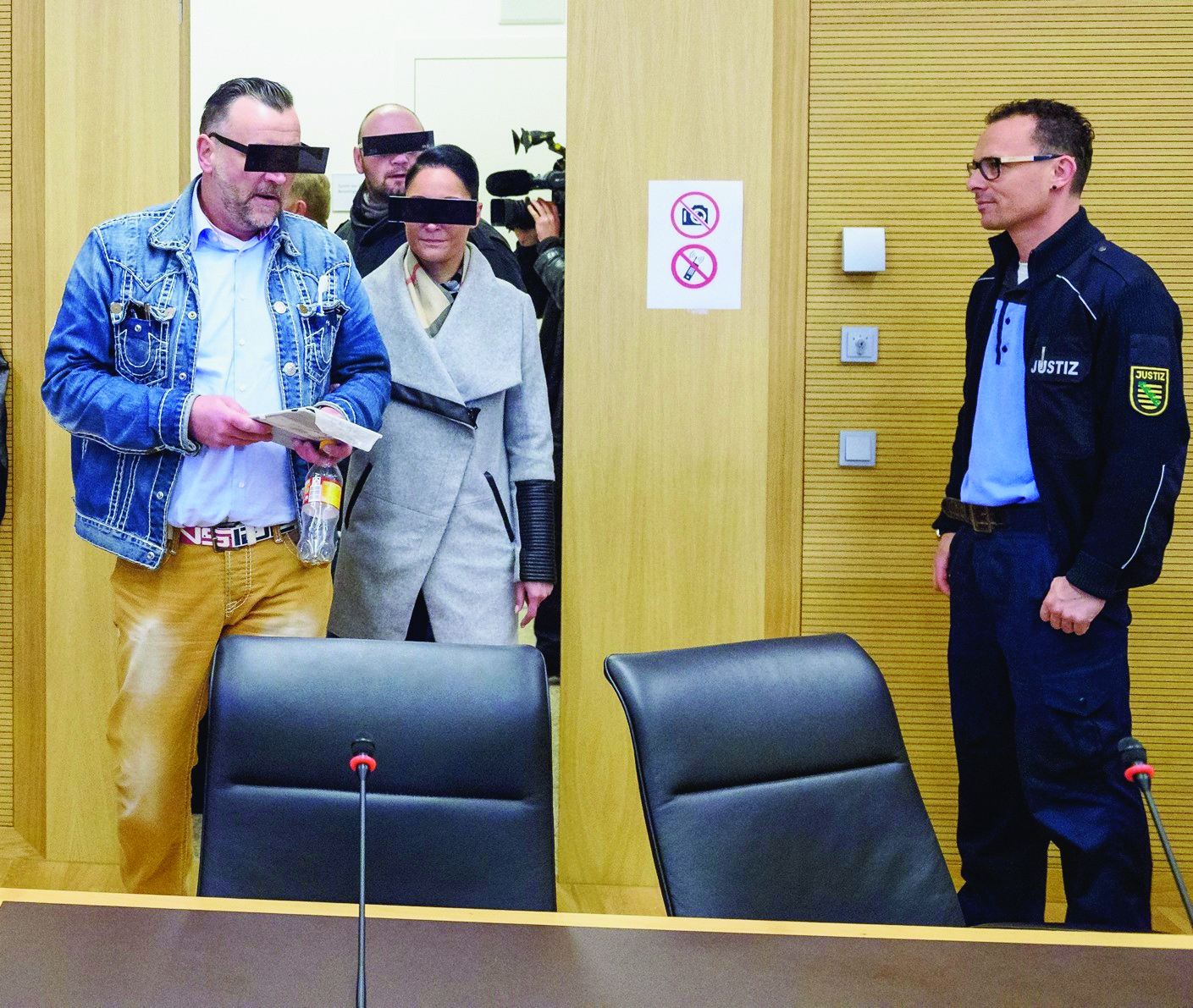 epa05266540 Lutz Bachmann (L), co-founder of Patriotic Europeans Against the Islamisation of the West (PEGIDA), wears an angular pair of sunglasses next to his wife Vicky Bachmann (C) as his trial begins at the district court in Dresden, Germany, 19 April 2016. The public prosecutor's office has charged 43-year-old Bachmann with incitement of hatred over Facebook posts on refugees from September 2014.  EPA/JENS†SCHLUETER / POOL GERMANY BACHMANN TRIAL