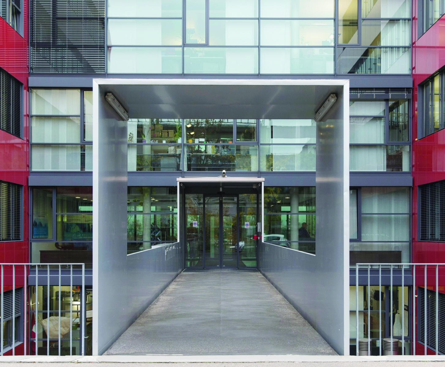 Ein Eidgenoessisches Verwaltungsgebaeude, in dem sich das Bundesamt fuer Polizei Fedpol befindet, am 25. November 2014 in Bern. (KEYSTONE/Peter Klaunzer) SCHWEIZ BUNDESAMT FEDPOL