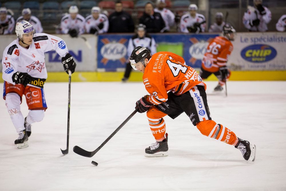 Un nouveau club de hockey sur glace est né: Star Forward.