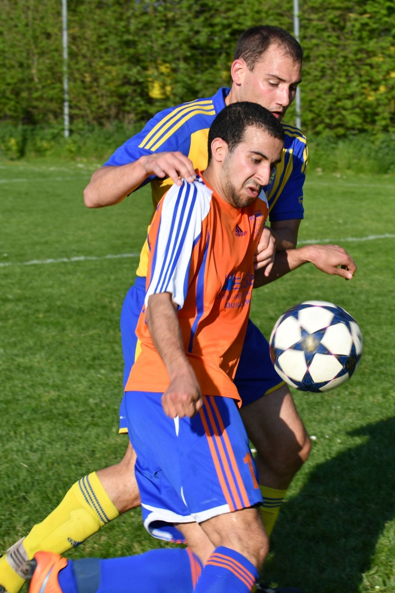 Foot 2em ligue Pied du Jura contre Gland en orange (pas de feuille de match) a Colombier le 7.5.2016 ? photo Michel Perret