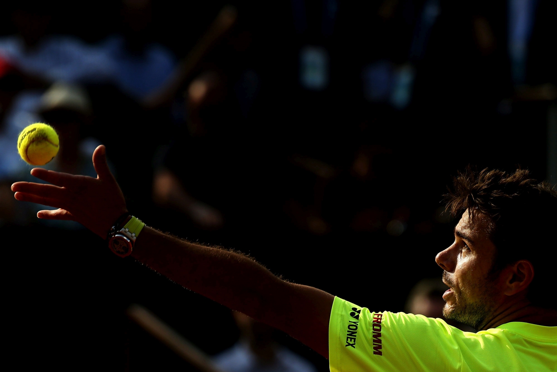 epa05332574 Stan Wawrinka of Switzerland in action against Jeremy Chardy of France during their men's single third round match at the French Open tennis tournament at Roland Garros in Paris, France, 27 May 2016.???  EPA/ROBERT GHEMENT