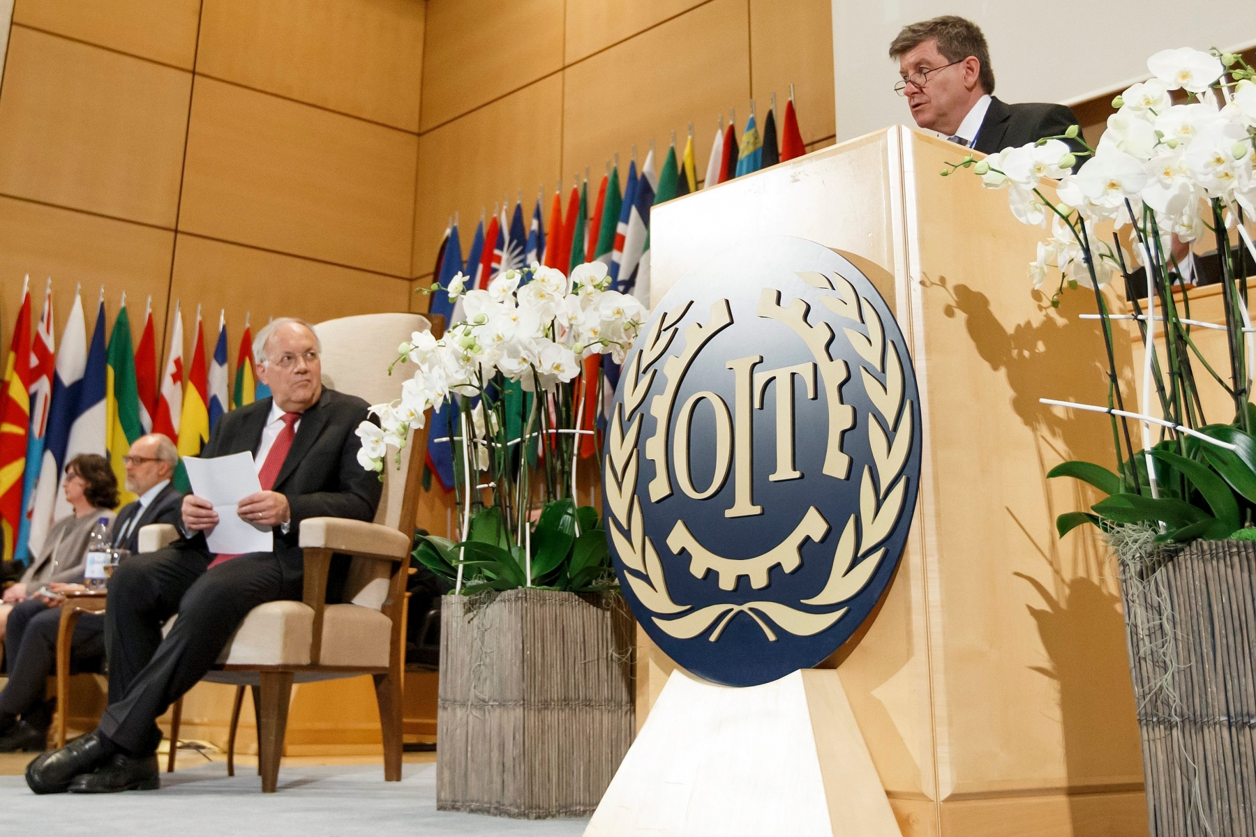 British Guy Ryder, right, General Director of the International Labour Organisation, ILO, next to Swiss President Johann Schneider-Ammann, left, delivers his speech, during the opening day of the 105th International Labor Organization, ILO, annual International Labour Conference (ILC), at the European headquarters of the United Nations in Geneva, Switzerland, Monday, May 30, 2016. (KEYSTONE/Salvatore Di Nolfi) SWITZERLAND ILO ASSEMBLY