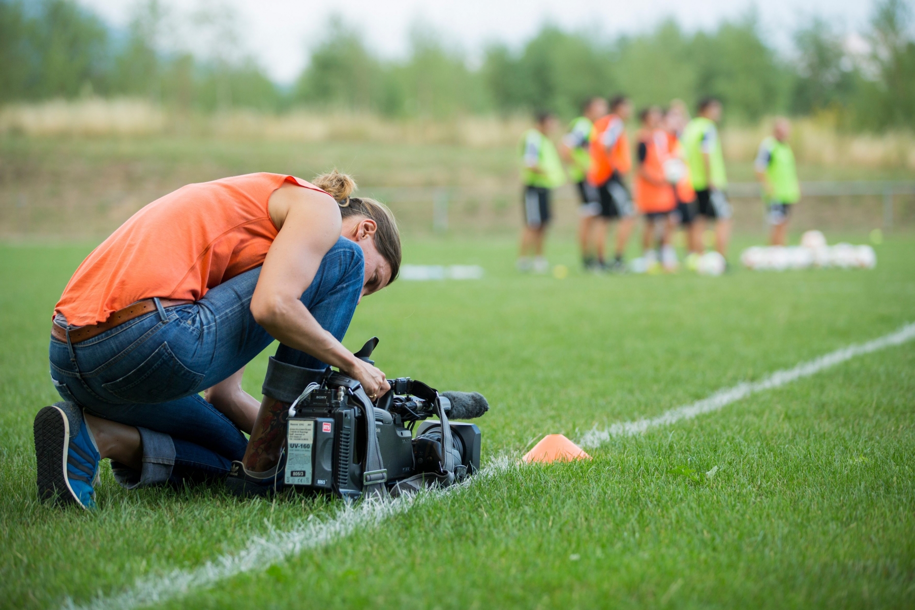 Ballens, mardi 11aovªt 2015

EntravÆnement FC PIed du Jura, Ballens. Couverture de la Radio tv©lv©vision suisse (RTS) de la prv©paration du FC Pied du Jura avant son match de Coupe de Suisse. Julie Marchand, camera



Sigfredo Haro EntravÆnement FC PIed du Jura, Ballens