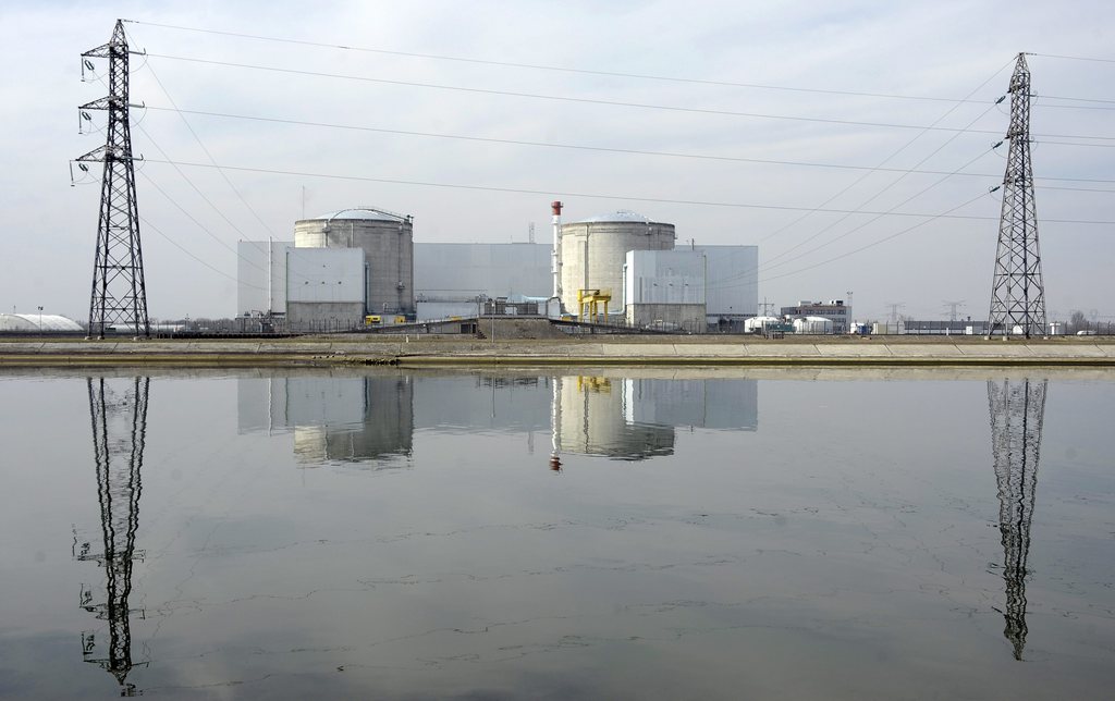 La mise à l'arrêt définitive des deux réacteurs de 900 mégawatts de Fessenheim avait été promise par François Hollande pour 2016. Elle est désormais prévue pour fin 2018.