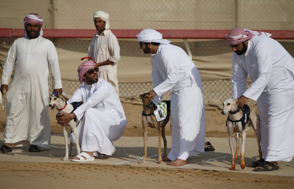 Il est déconseillé de porter la robe traditionnelle des Emirats en Occident, selon Abou Dabi. 