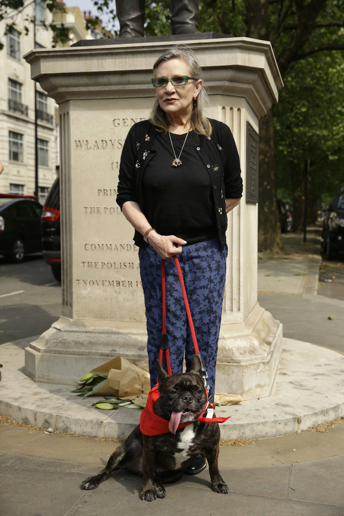 Carrie Fisher va reprendre les colonnes des problèmes personnels des lecteurs du Guardian.