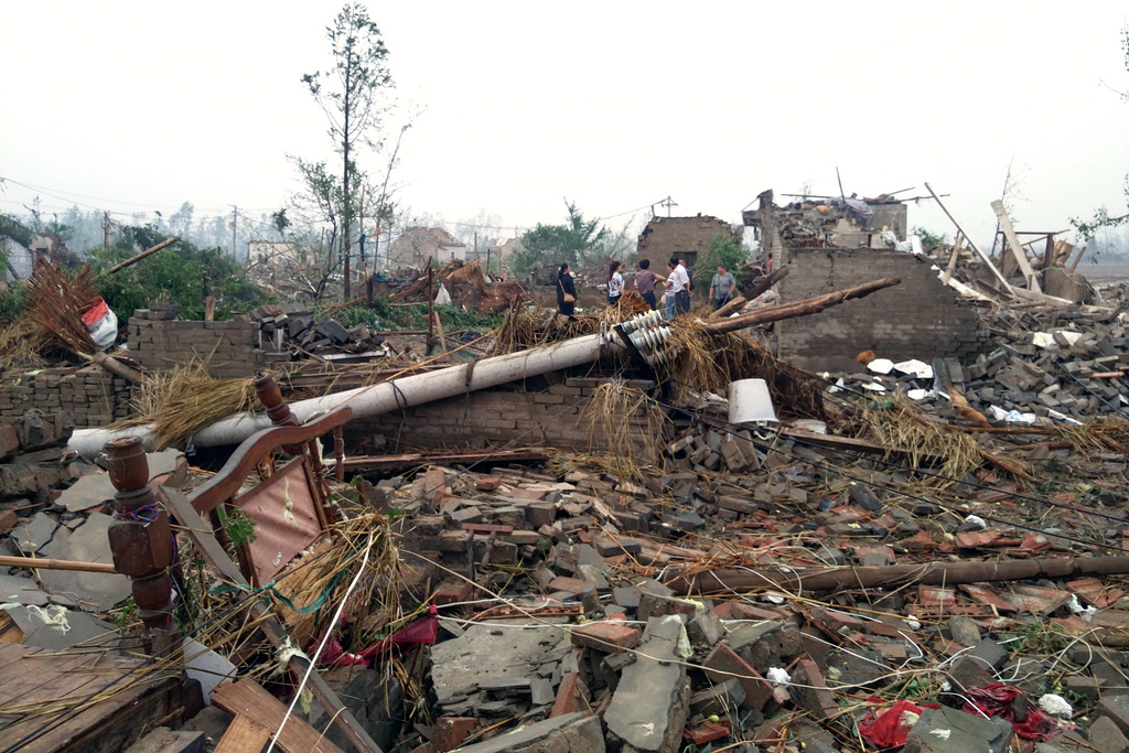 Près de 500 personnes ont également été blessées dans la catastrophe.