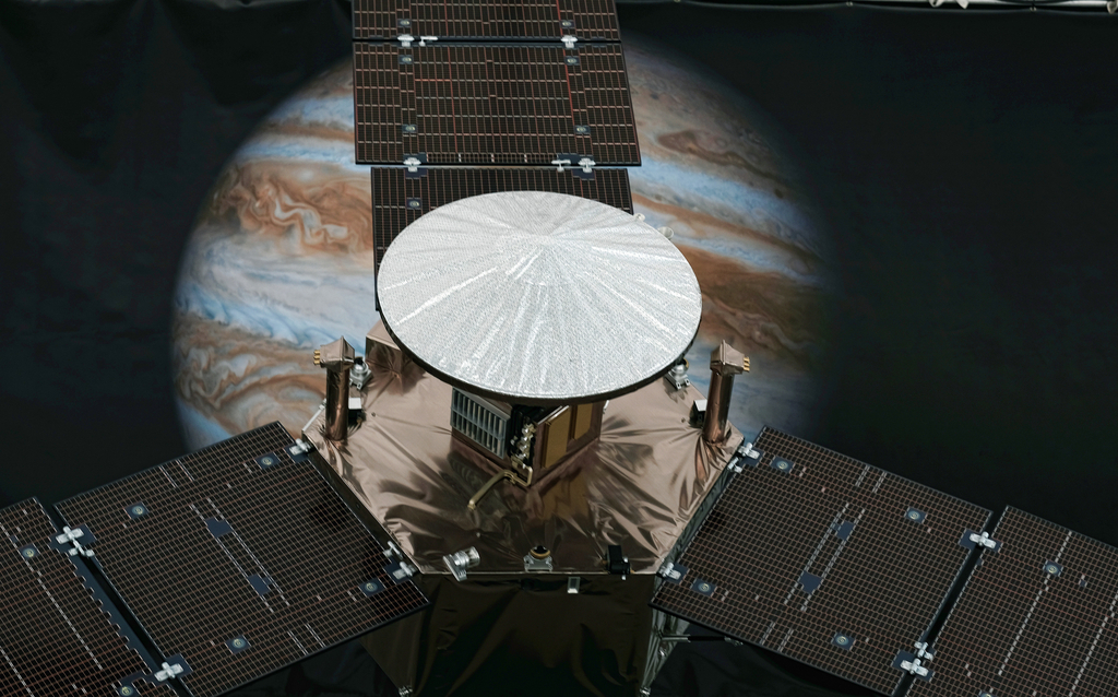 La sonde de la NASA, téléguidée de Californie, va étudier la planète géante.