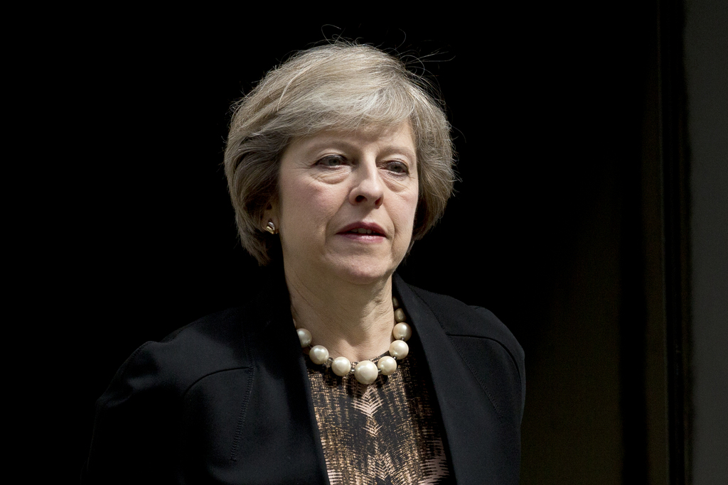 Theresa May a répété son intention de mettre dans la balance le sort des trois millions de citoyens européens installés au Royaume-Uni lors des négociations avec l'UE, ce que refusent ses adversaires.