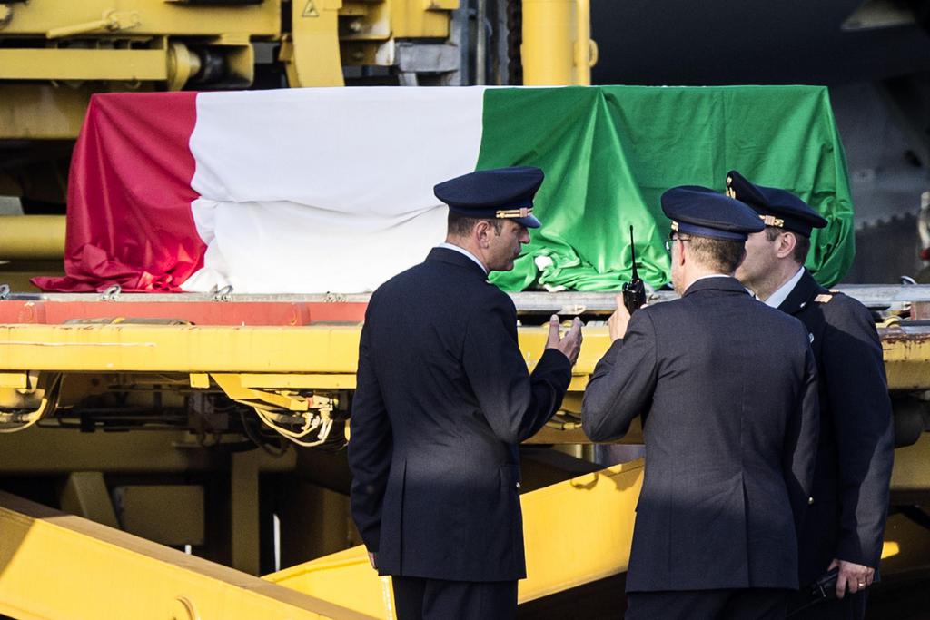 Les cercueils des victimes italiennes étaient couverts du drapeau tricolore.