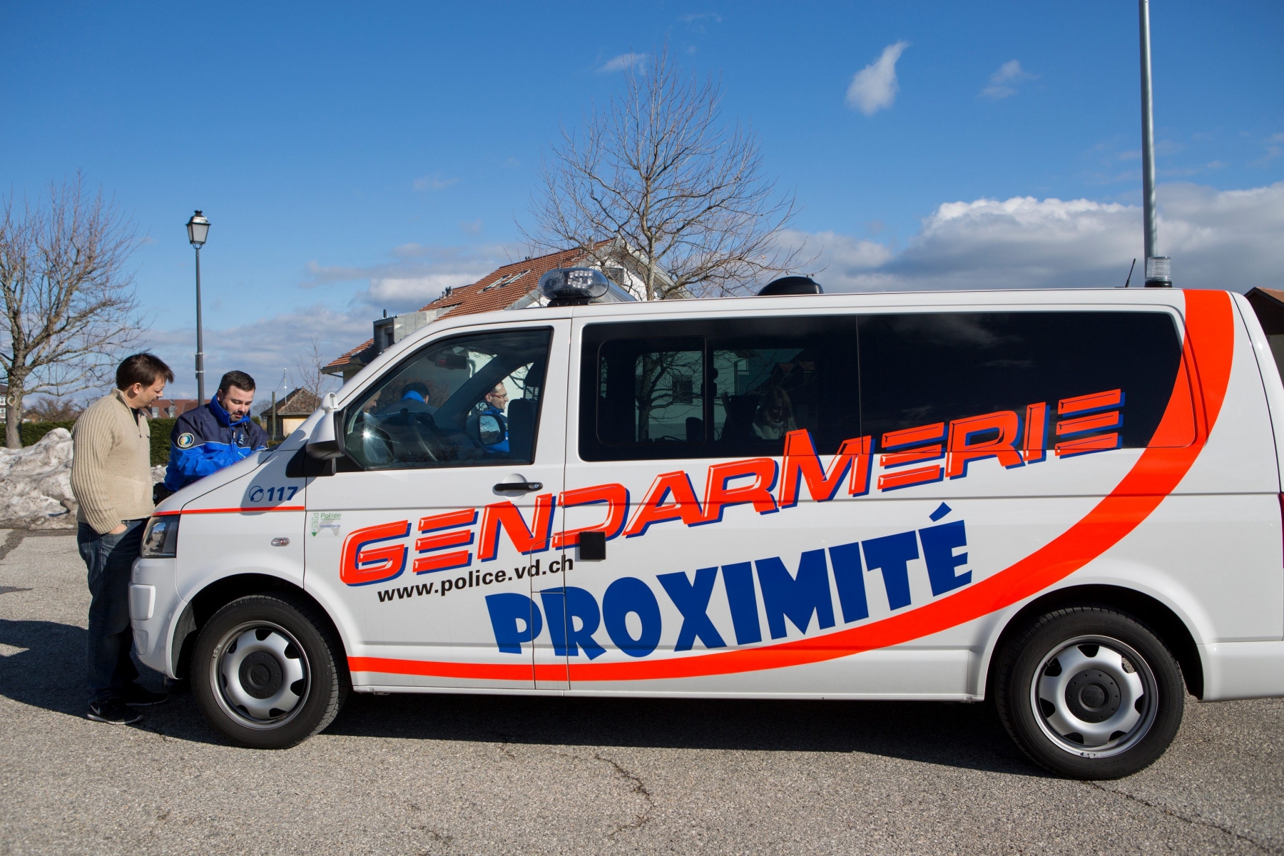 Gimel, vendredi 19 février 2016

Poste de Gendarmerie Mobile à Gimel. Grégoire Borboën à la gendarmerie



Sigfredo Haro Poste Gendarmerie Mobile, Gimel
