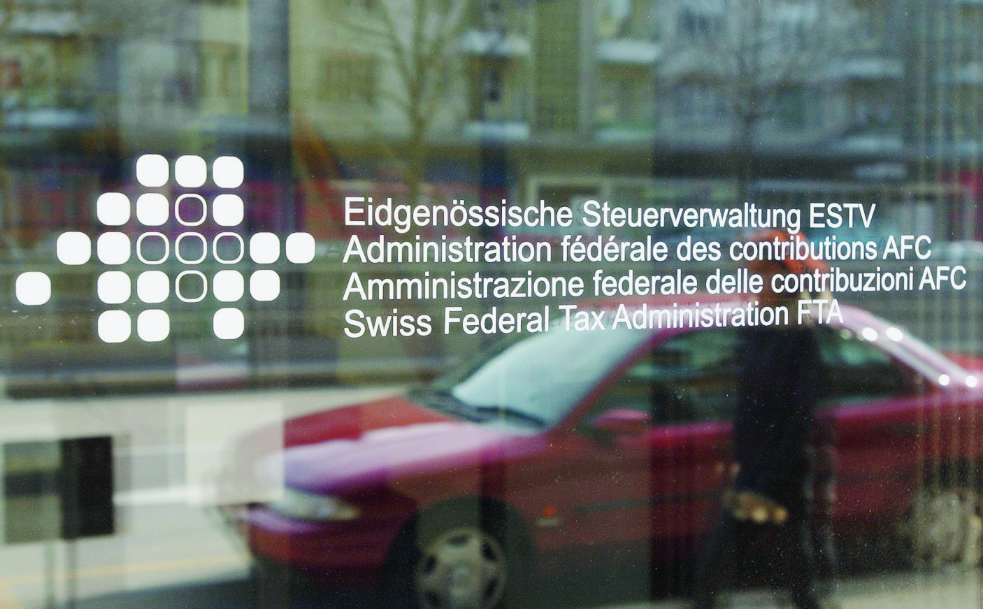 FILE ñ A file photograph showing the entrance of the Swiss federal tax administration in Bern, Switzerland, pictured on April 14, 2004. According to news on Tuesday July 05, 2016, UBS Group AG has been ordered by the Swiss tax authority to provide information related to a probe by French tax officials. (KEYSTONE/Lukas Lehmann) SWITZERLAND BANK UBS