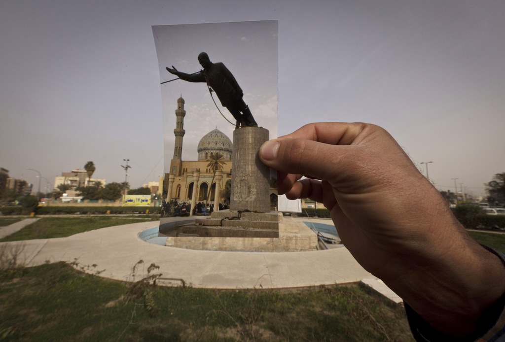 L'homme qui avait porté des coups à la statue de Saddam en 2003 regrette le régime de l'époque.