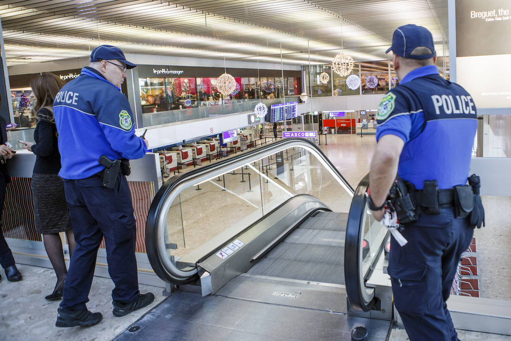 Mercredi matin, la police genevoise avait déployé les grands moyens et les passagers avaient été priés de venir assez tôt à l'aéroport pour procéder aux formalités d'enregistrement. (illustration)