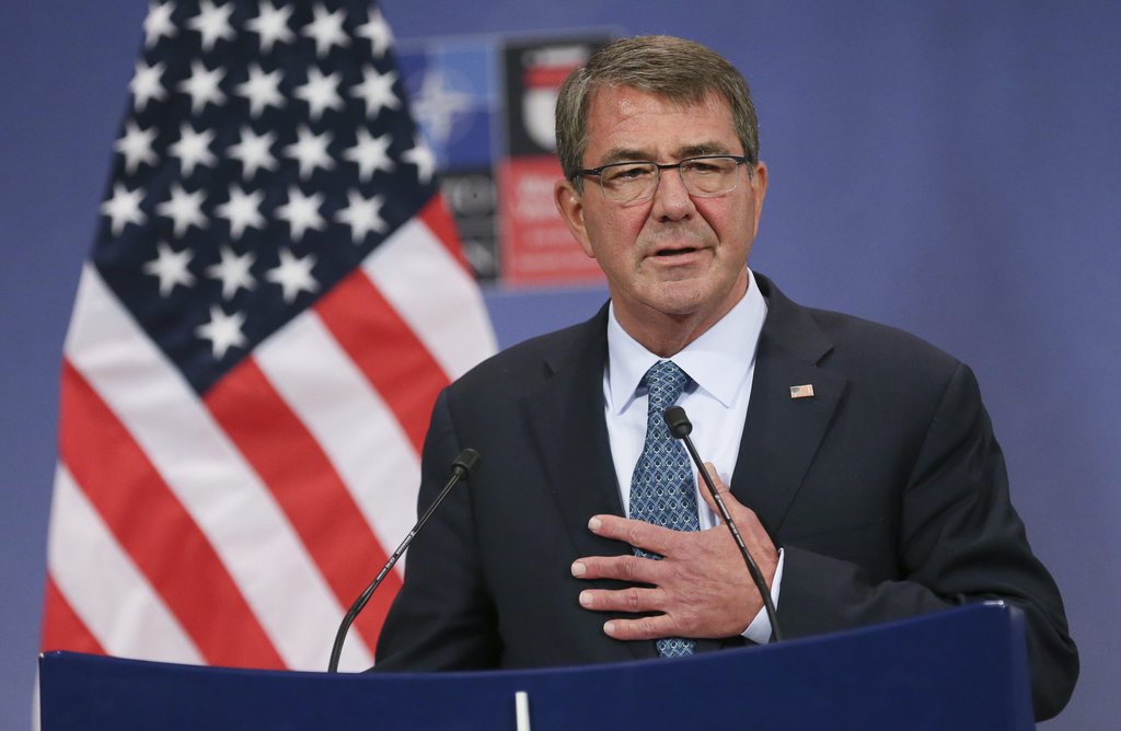 "Ces effectifs supplémentaires apporteront aux forces irakiennes un soutien notamment en matière de capacités logistiques et en infrastructures sur la base aérienne de Qayyarah", précise Ashton Carter.