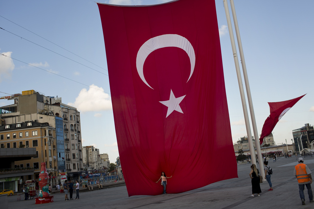 La pression s'accentue sur des dizaines de milliers de fonctionnaires turcs. 