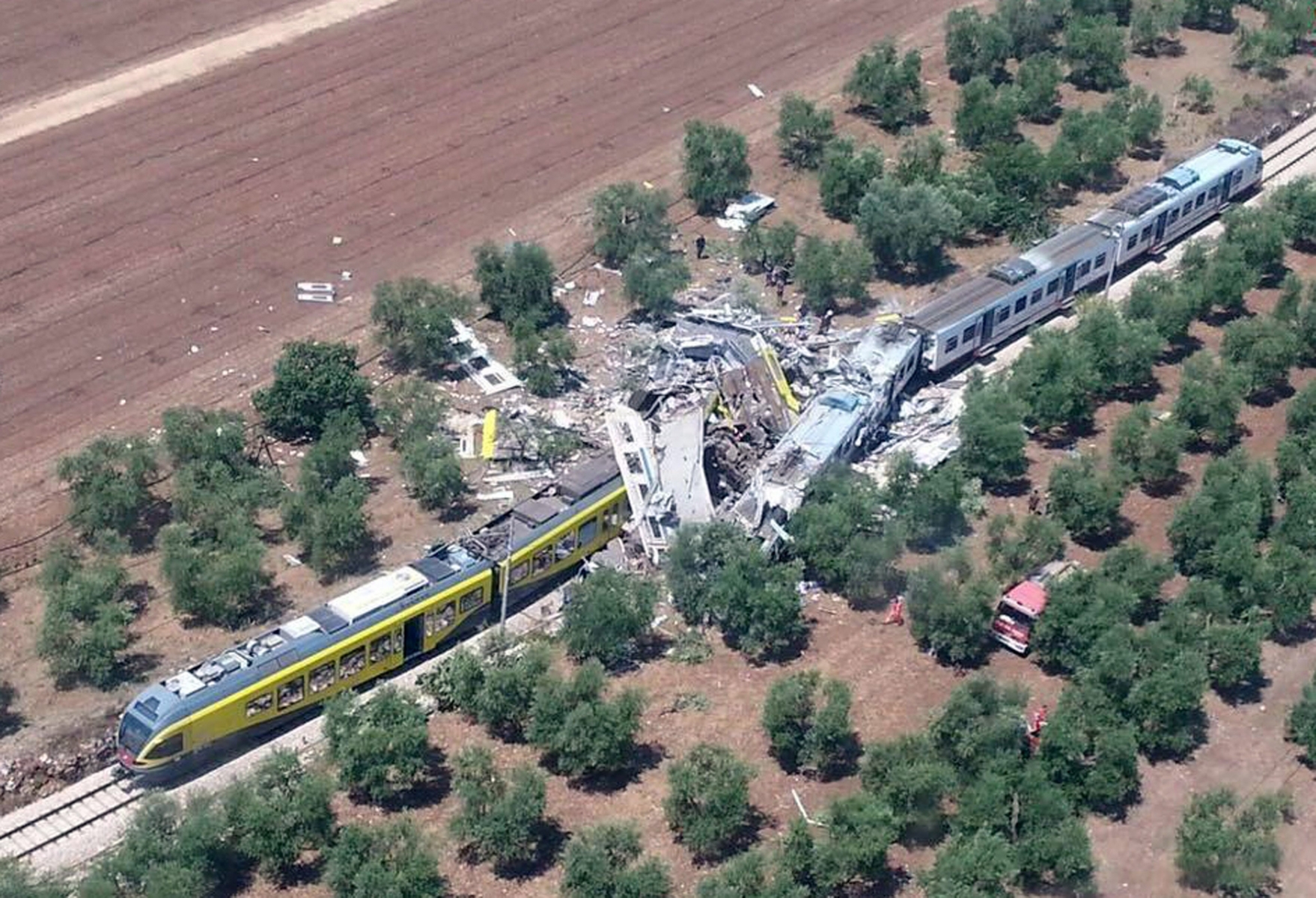 epa05421608 A handout picture provided by the Italian Fire Brigade on 12 July 2016 shows the crash site where two trains collided on a single-track stretch between Ruvo di Puglia and Corato, southern Italy, 12 July 2016. A least ten people have been killed and dozens injured according to reports.  EPA/ITALIAN FIRE BRIGADE / HANDOUT  HANDOUT EDITORIAL USE ONLY/NO SALES HANDOUT EDITORIAL USE ONLY/NO SALES ITALY TRAIN CRASH