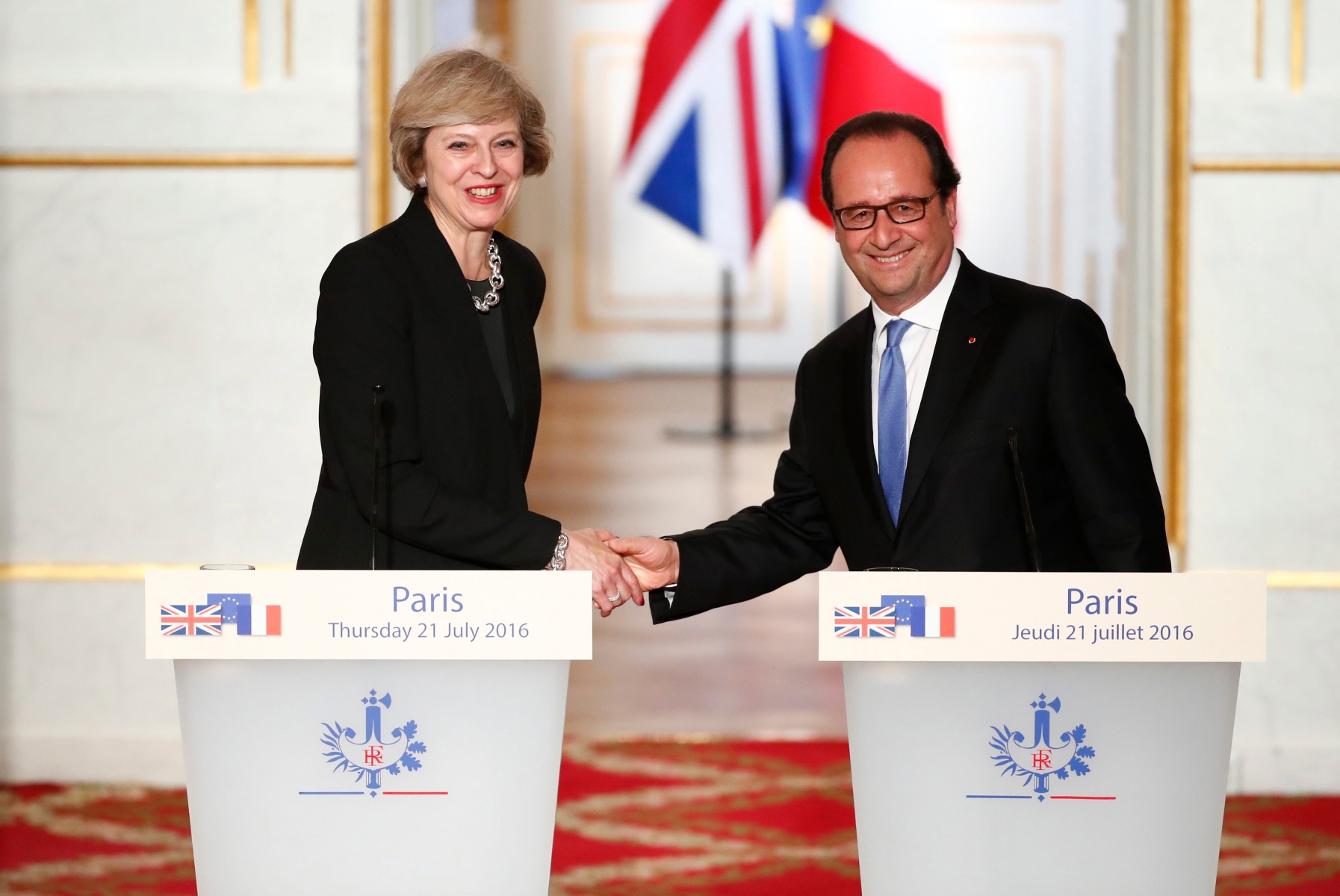 epa05435468 French President Francois Hollande (R) and Britain's Prime Minister Theresa May (L) hold a joint press conference after meeting at the Elysee Palace in Paris, France, 21 July 2016. May is on her inaugural visit to France as British Prime Minister.  EPA/IAN LANGSDON FRANCE BRITAIN DIPLOMACY