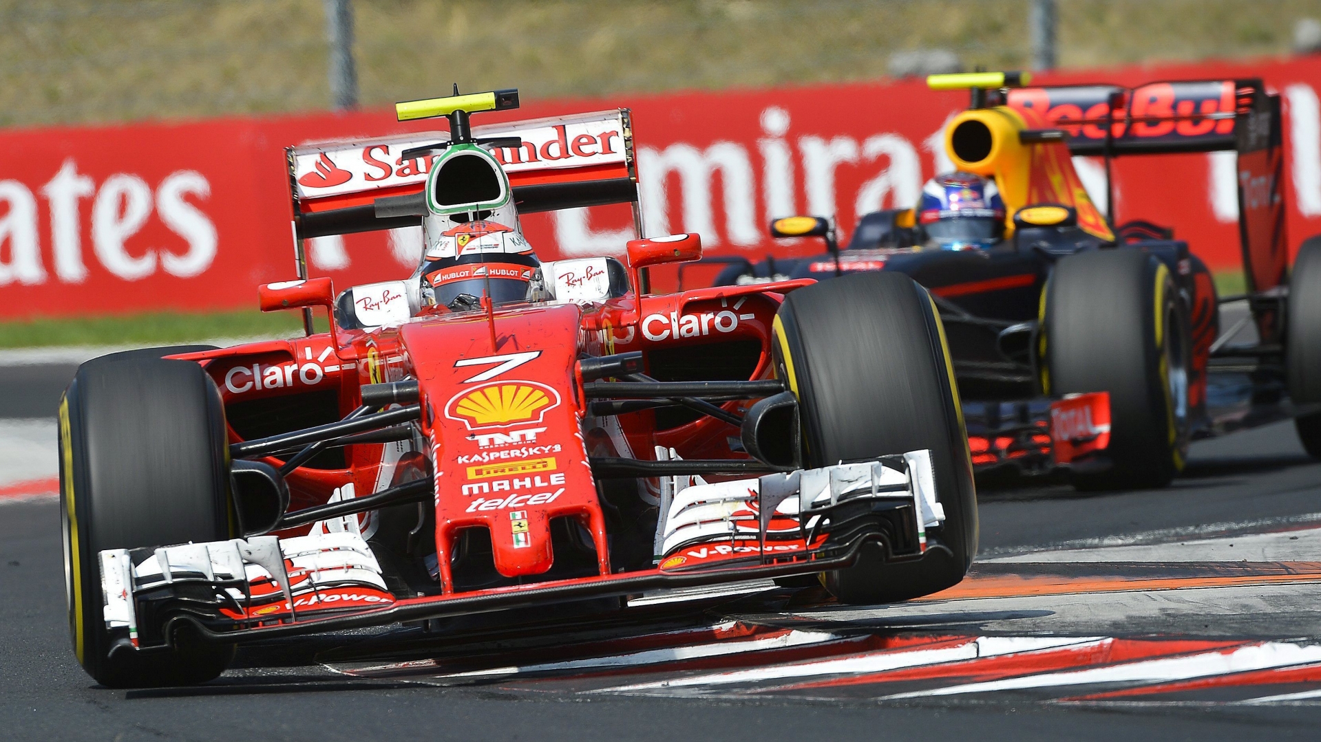 epa05439154 Finnish Formula One driver Kimi Raikkonen of Scuderia Ferrari in action during the Formula One Grand Prix of Hungary at the Hungaroring circuit, in Mogyorod, north-east of Budapest, Hungary, 24 July 2016.  EPA/ZSOLT CZEGLEDI HUNGARY OUT