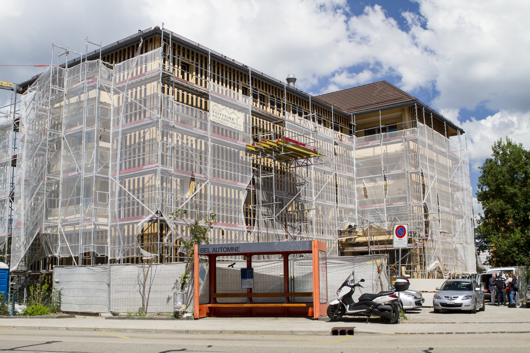 La future enveloppe du bâtiment, conçue à base d'un bardage en bois et de fibrociment, aura l'aspect d'une peau.