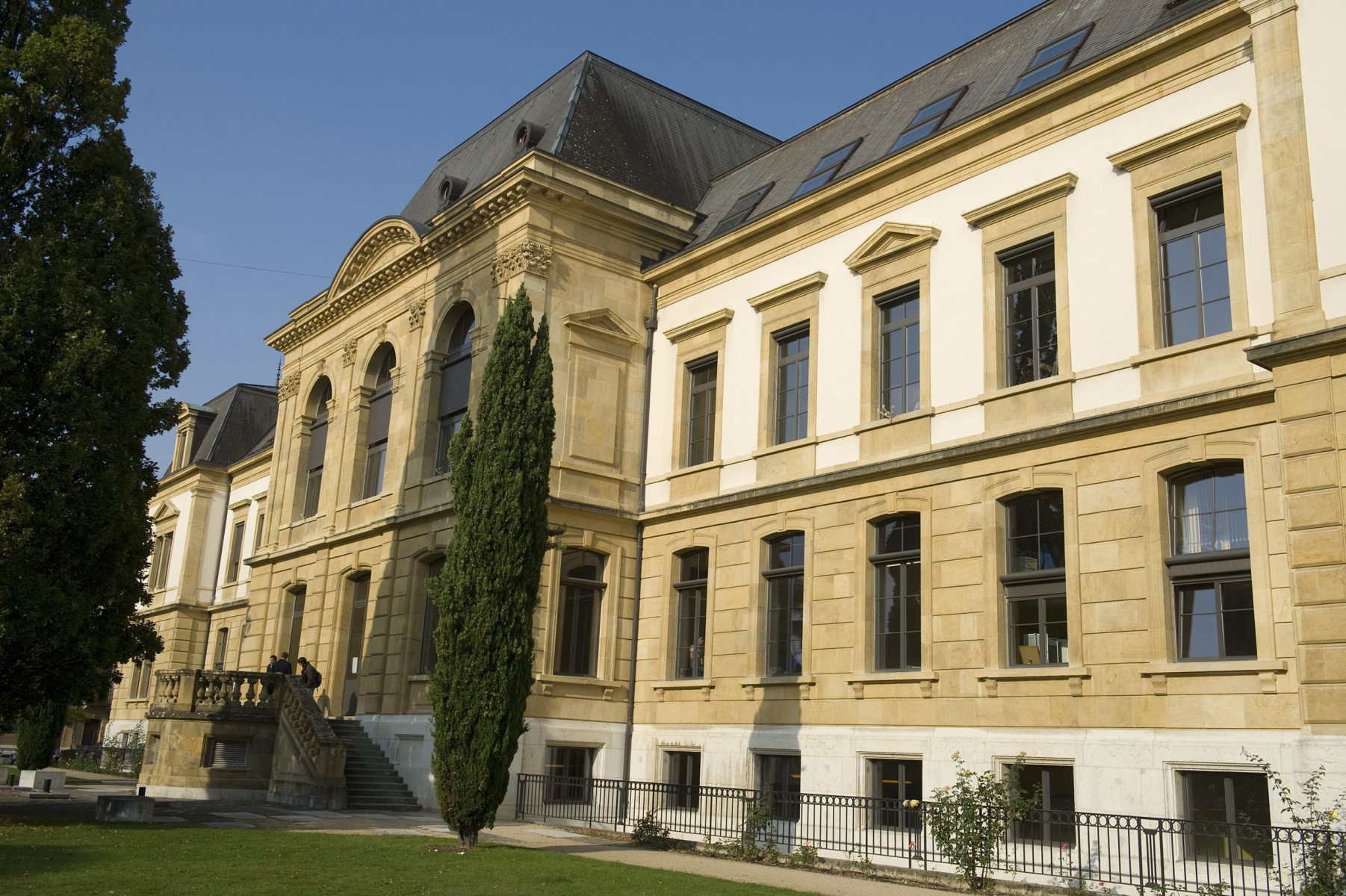 Deux professeurs de l'Université de Neuchâtel sont prévenus d'injure et de diffamation