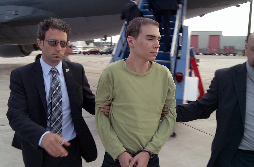 Luka Rocco Magnotta, le dépeceur canadien présumé, est arrivé lundi soir à Montréal en provenance de Berlin.